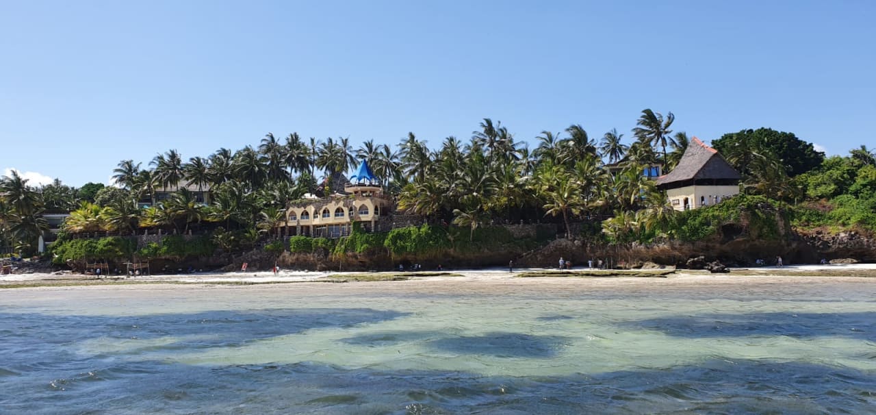 Strand Bahari Beach Hotel