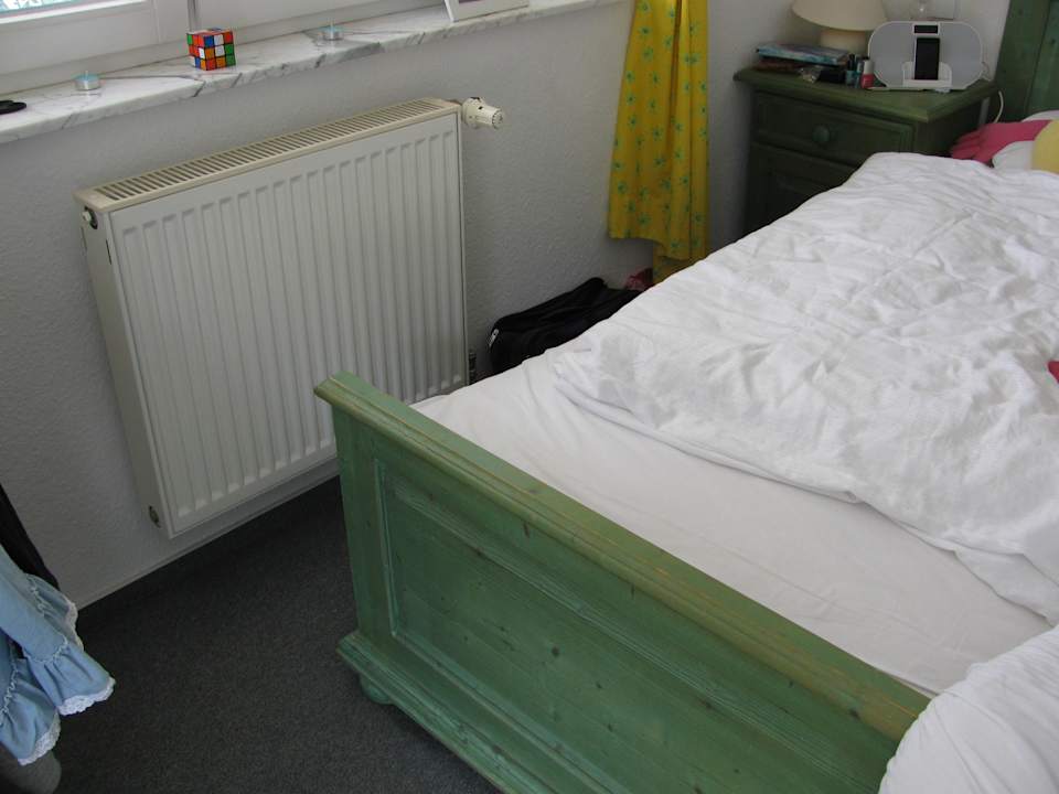 Schlafzimmer mit Balkon - Thermostat nach Innen  Fewo 2.5 Haus Arkonablick