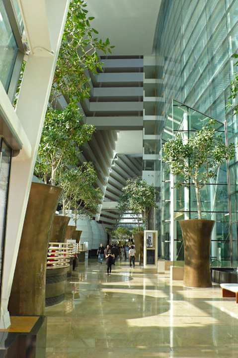 Lobby zwischen den Türmen Marina Bay Sands