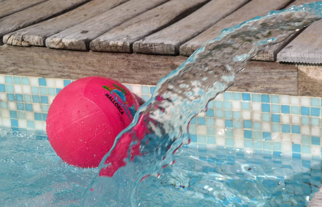 Zulauf zum Pool mit Quellwasser Finca Honor Vell