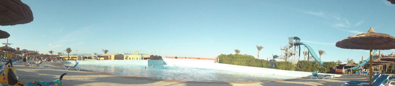 Wave pool Titanic Beach Spa & Aqua Park