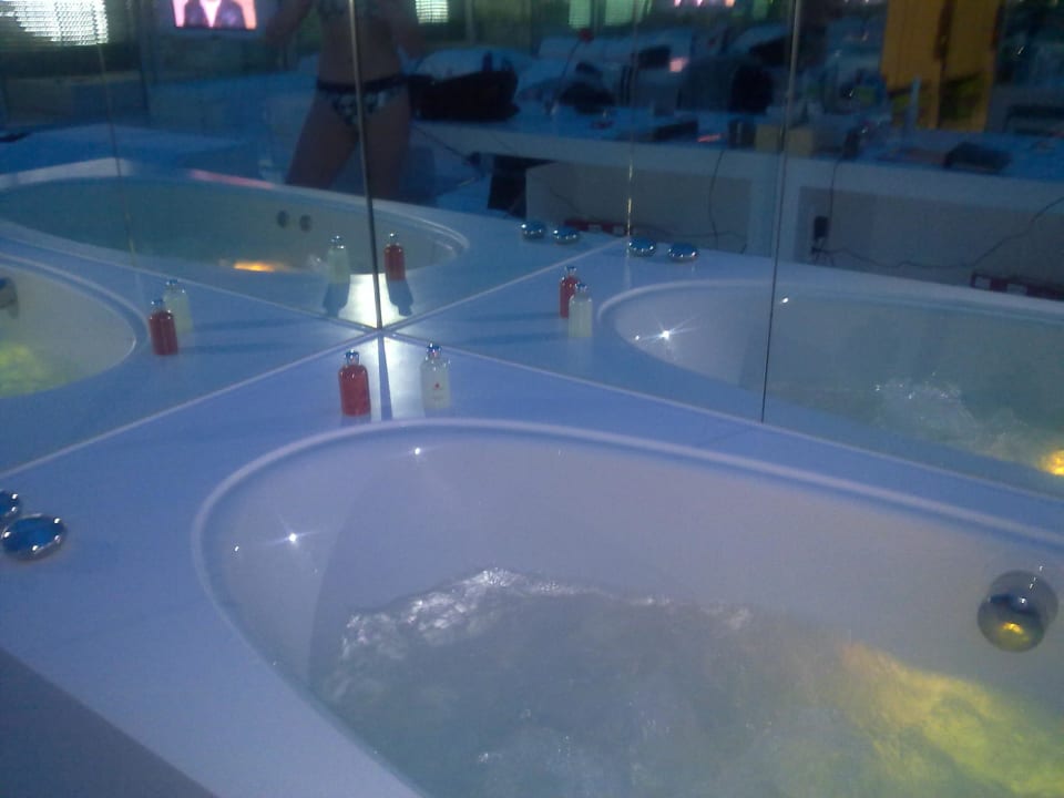 Whirlpool Adam & Eve - Adults only