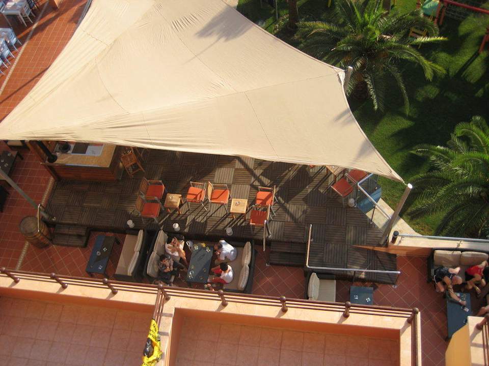 Aussicht von oben zur Bar Hotel Grand Side