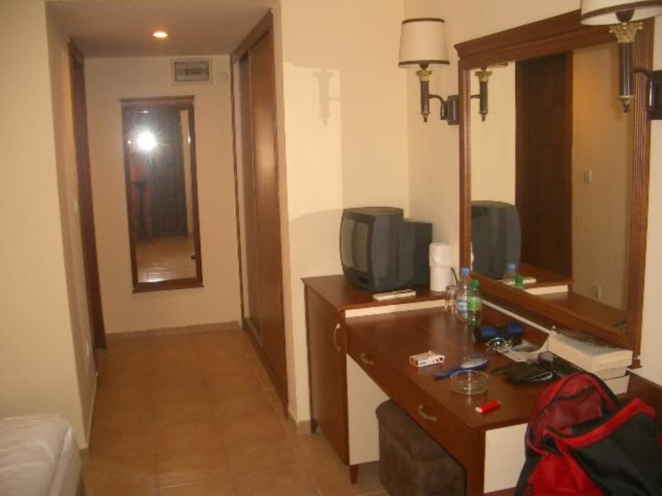 Zimmer von der Eingangstür gesehen Özlem Garden Hotel