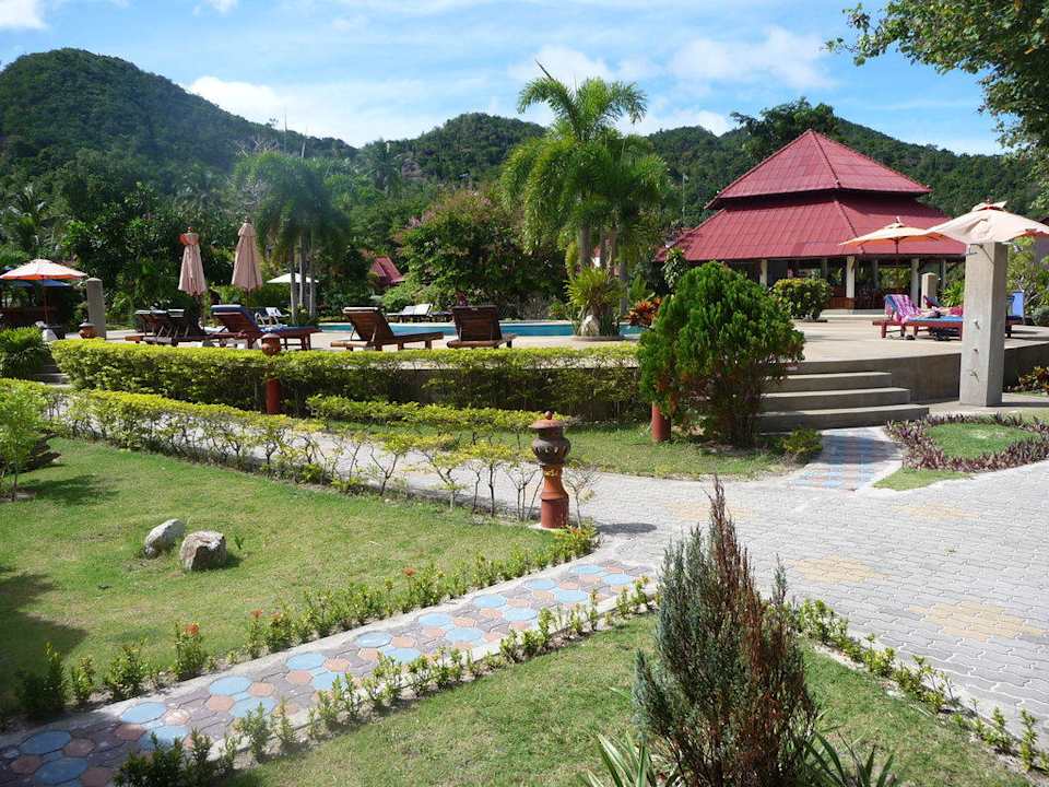 Blick vom VIP Bungalow zur Poolanlage Long Bay Resort Koh Phangan