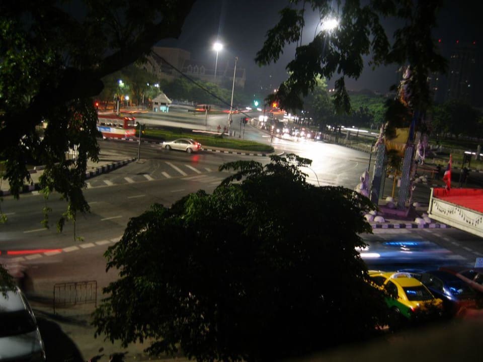 Blick vom Balkon gegen Mitternacht Royal Rattanakosin Hotel