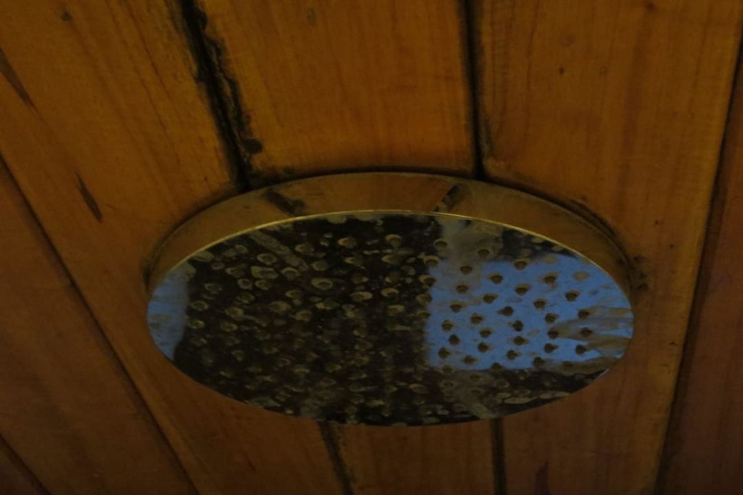 Schimmel an der Dusche Hotel Baan Pakgasri Hideaway