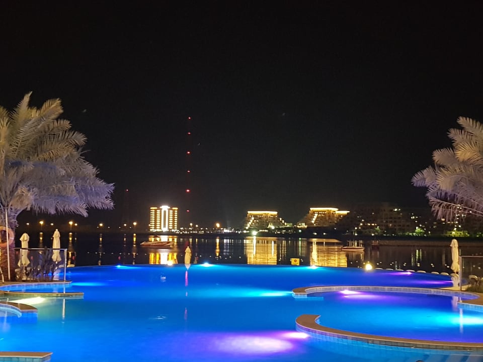 Pool DoubleTree by Hilton Resort & Spa Marjan Island