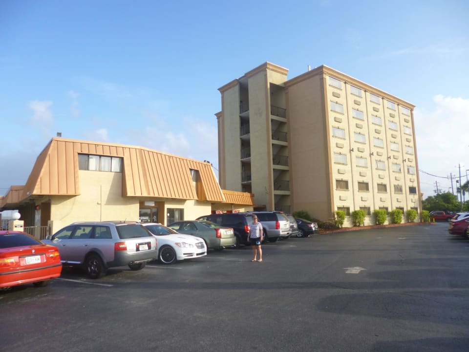 Aus dieser Entfernung ok. Hotel Emerald Coast Inn & Suites