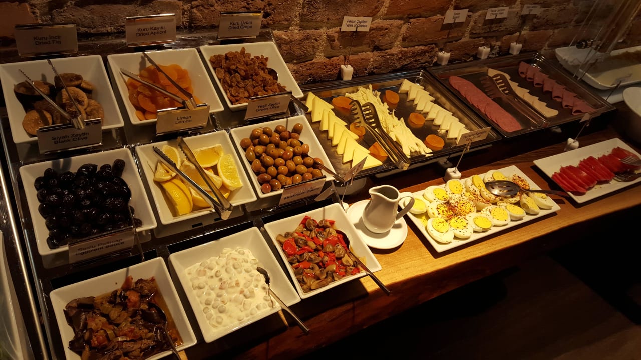 Büffet Trockenfrüchte Meroddi Galata Mansion