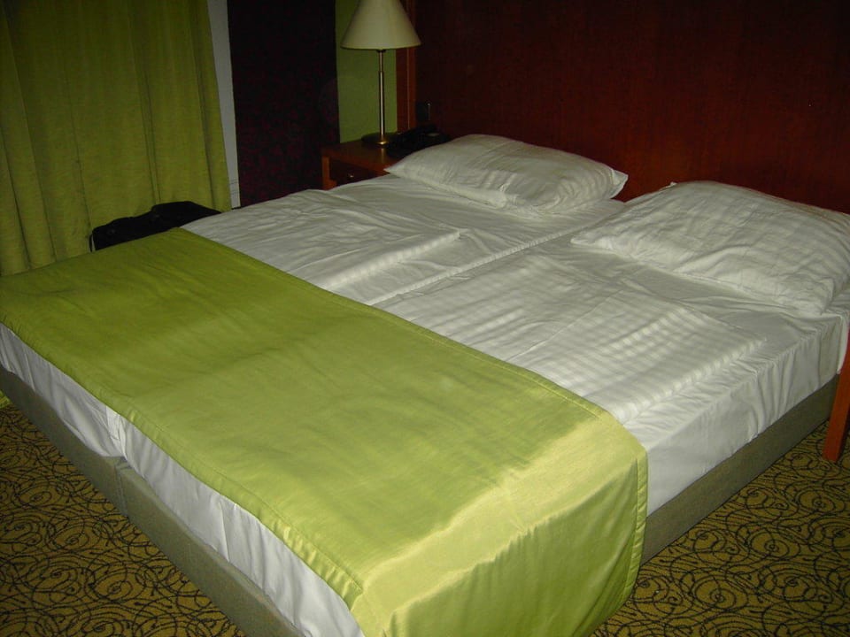 Unser gemütliches Doppelbett Hotel Mercure Wien Westbahnhof