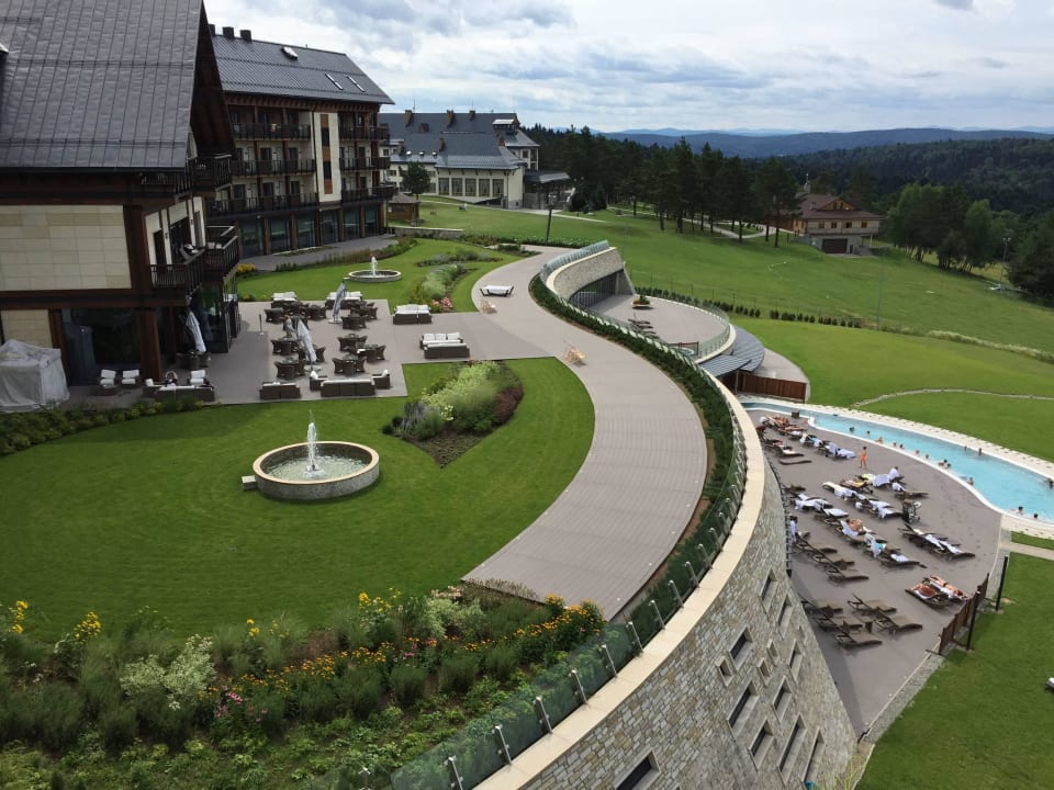 Taras i basen Hotel Arłamów