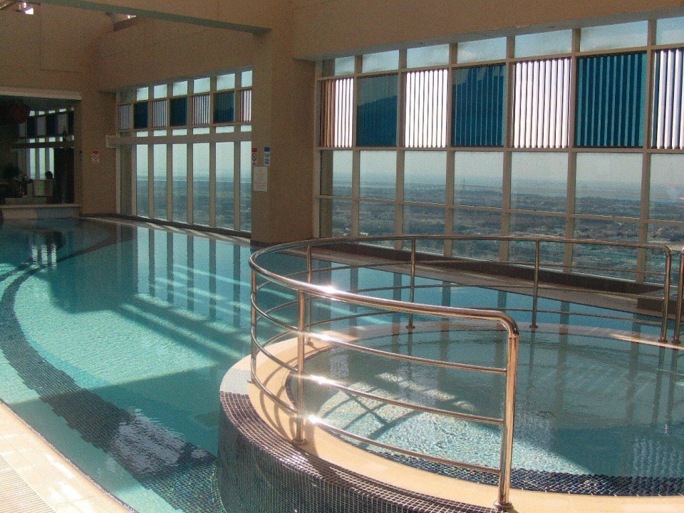 Poolanlage auf Dach 31. Etage Grand Millennium Al Wahda Abu Dhabi