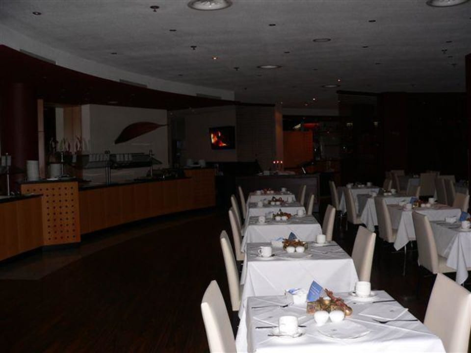 Speisesaal abends aus anderem Blickwinkel NH Dresden Neustadt