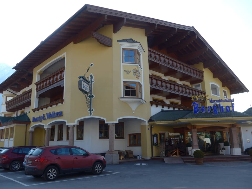Hoteleingang Hotel Berghof | St. Johann in Salzburg