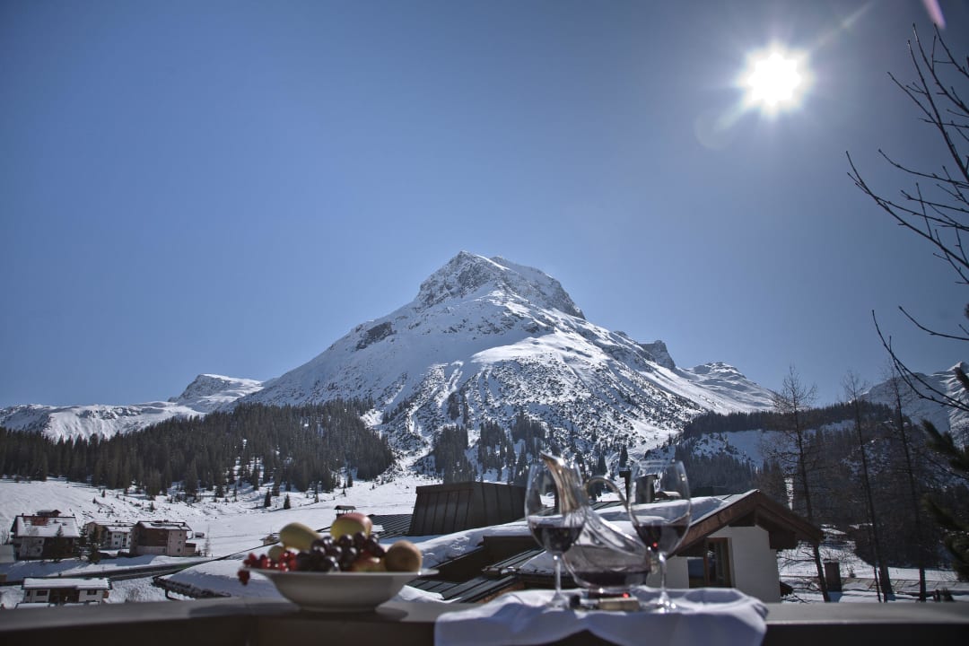Blick auf den Hausberg von der Terrasse Hotel & Chalet Bellevue