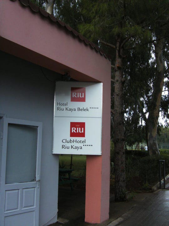 Hotelschild an der Schranke zum Hotelgelände Kaya Belek Hotel