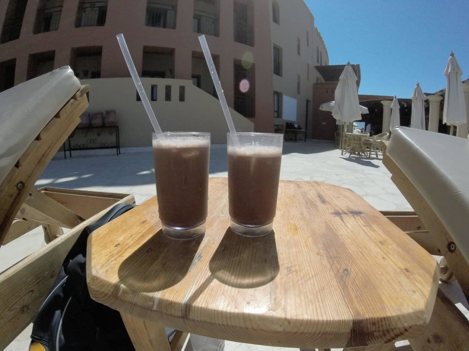 Eisschokolade am Pool Hotel Three Corners Ocean View prestige - Adults only