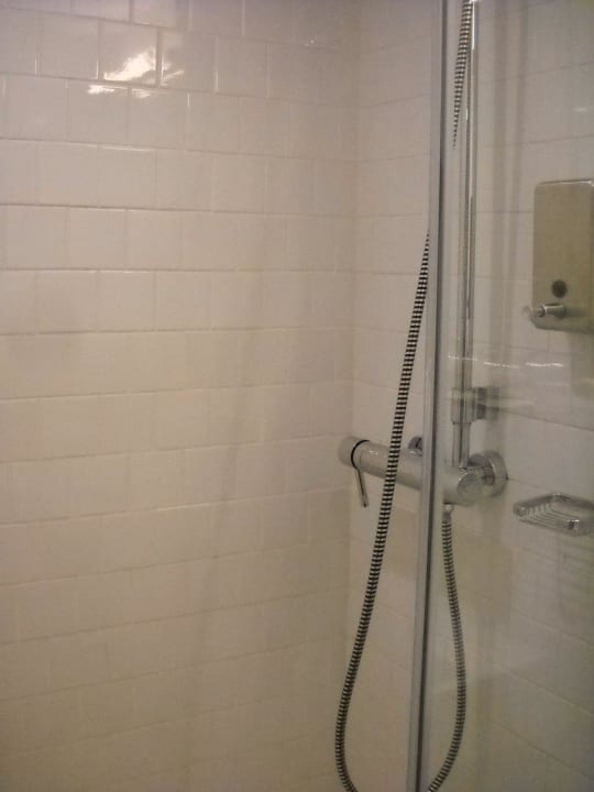 Zimmer Bad - Dusche AZIMUT Hotel St. Petersburg