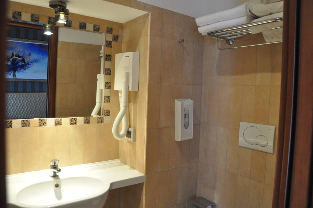 Bathroom detail Hotel Lirico