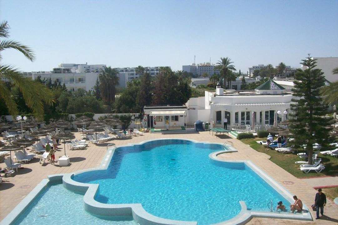 Blick vom Zimmer auf den Pool Royal Jinene