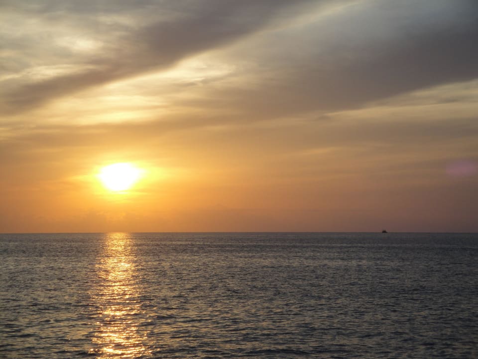 Sonnenuntergang am Strand Seaden Sea World Resort & Spa