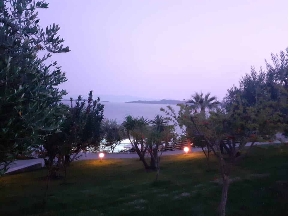 Gartenanlage Akrathos Beach Hotel