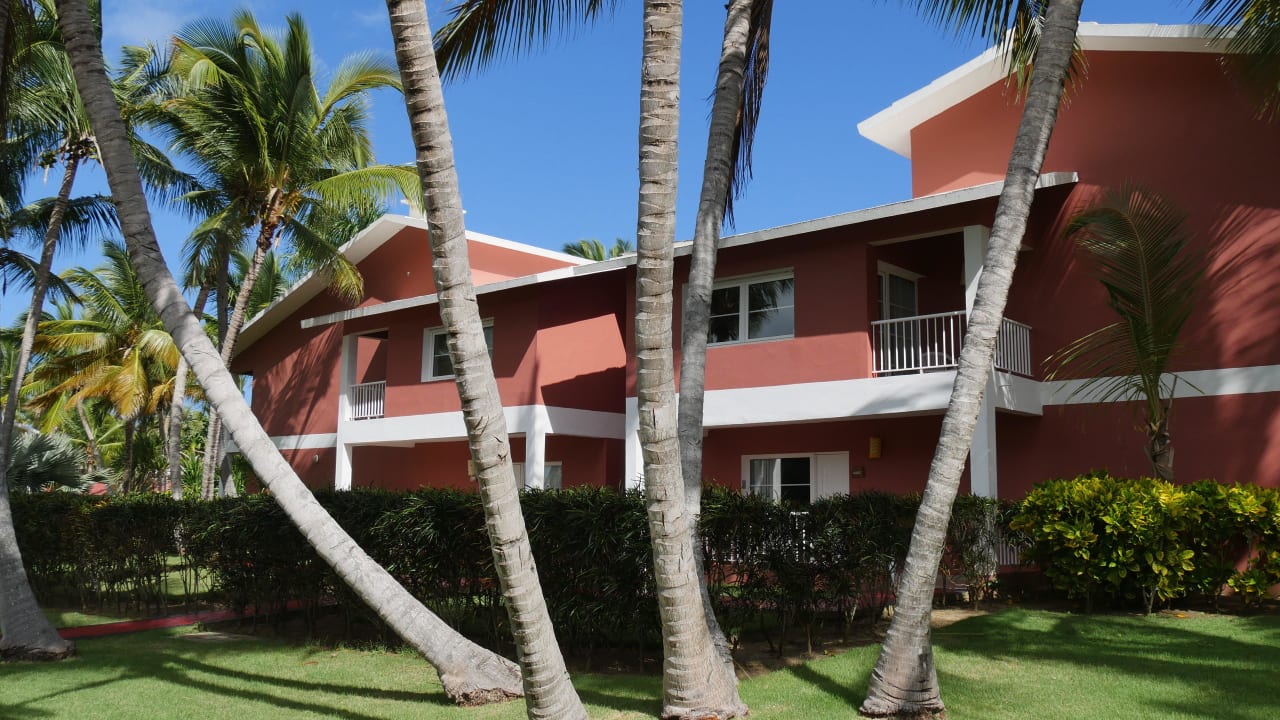 Zweistöckige Gebäude mit je 8 Wohneinheiten Grand Palladium Select Bávaro Resort & Spa