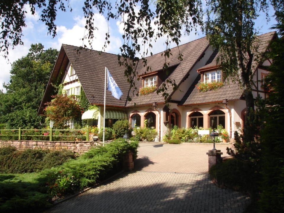 Entrée de La Cheneaudière Hostellerie La Cheneaudière - Relais & Châteaux