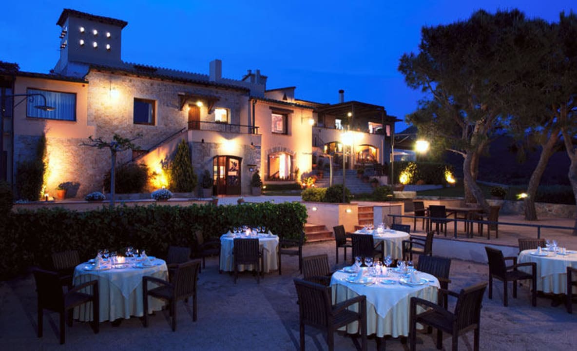 Facade at night Rusticae Hotel Can Xiquet