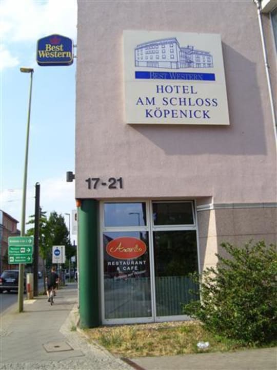 Vor dem Hotel Hotel Schloss Köpenick by Golden Tulip