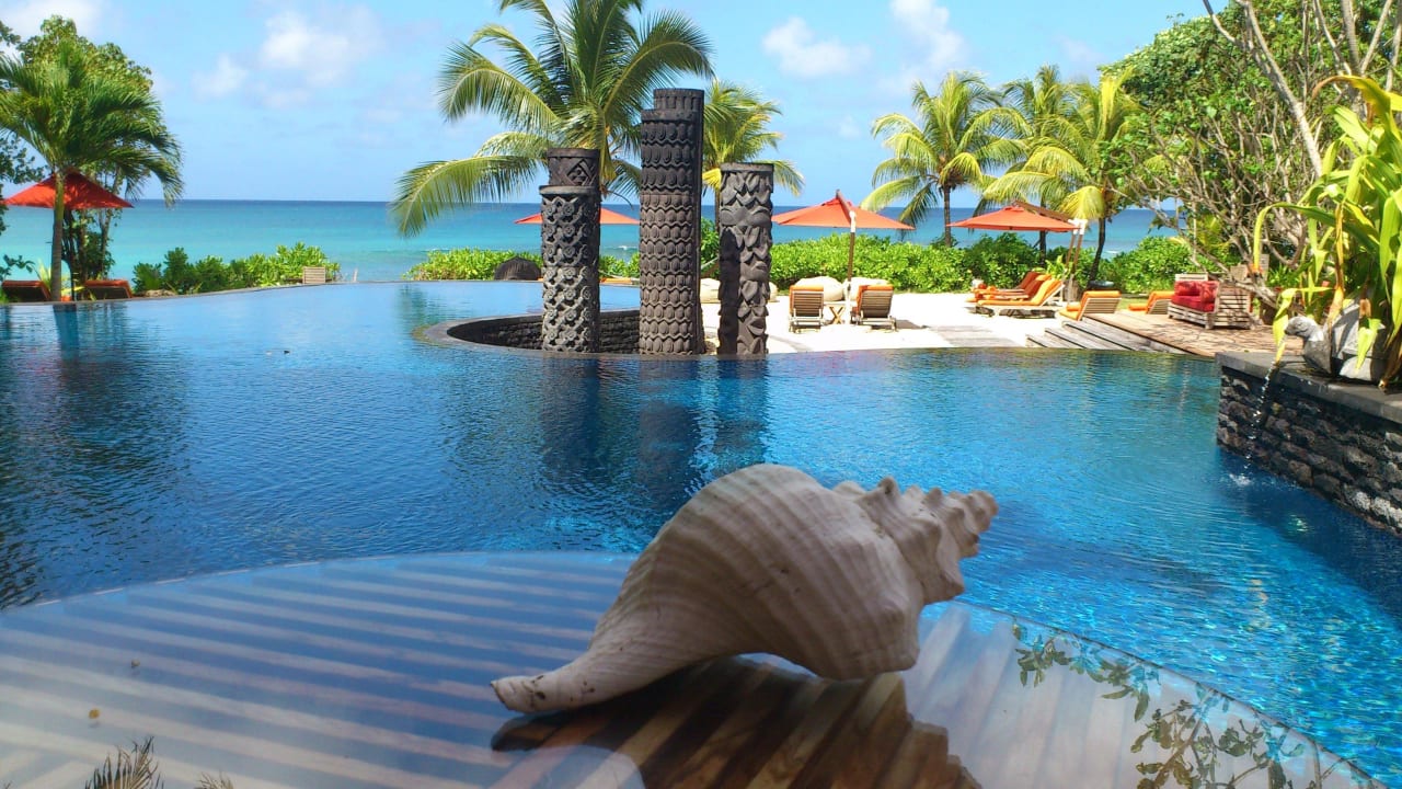 Poolbereich Anantara Maia Seychelles Villas