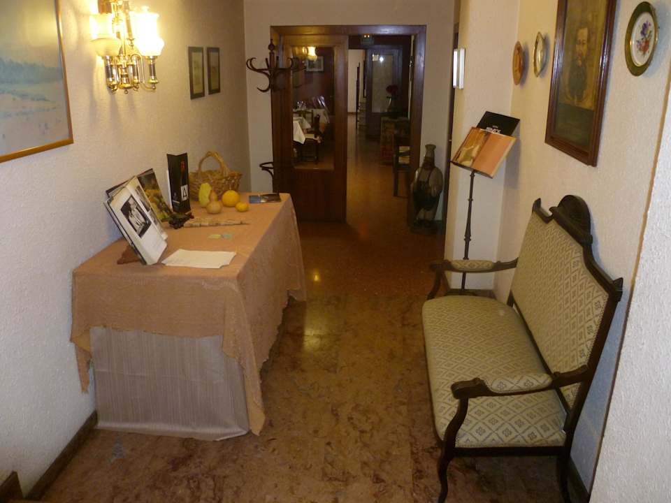 Entrada al comedor Hostal Pirineos