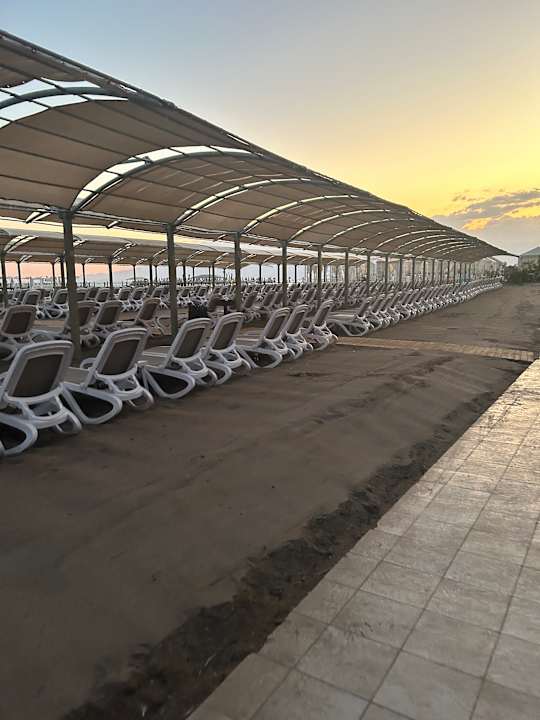 Strand Saturn Palace Resort Hotel