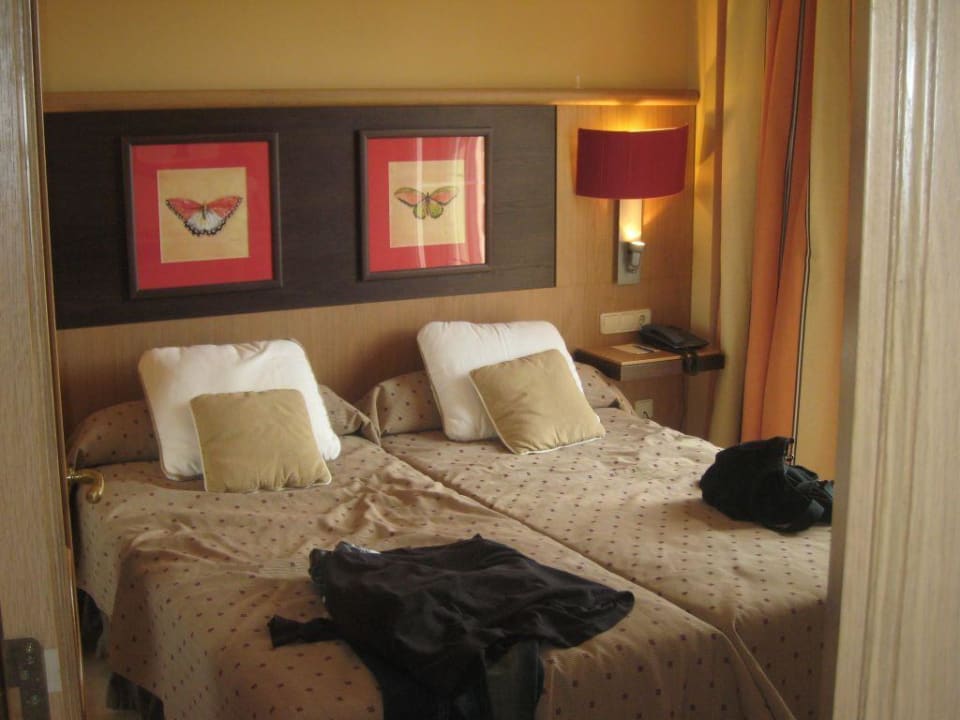 Blick ins Schlafzimmer der Suite Grupotel Playa de Palma Suites & Spa