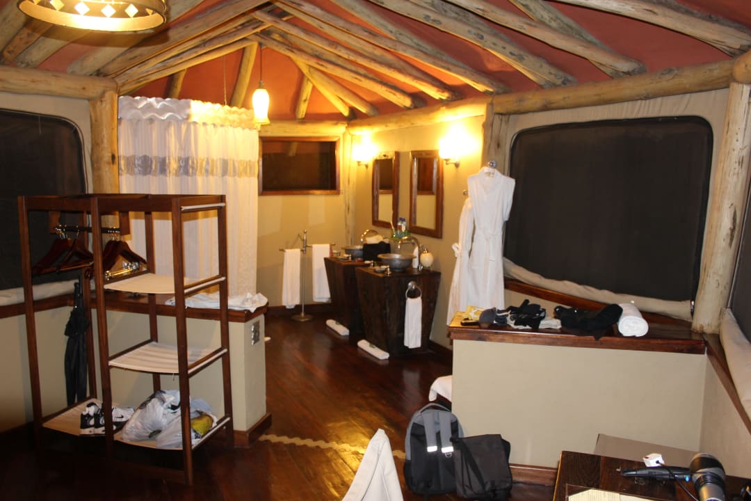 Baumhaus am Abend Hotel Tarangire Treetops