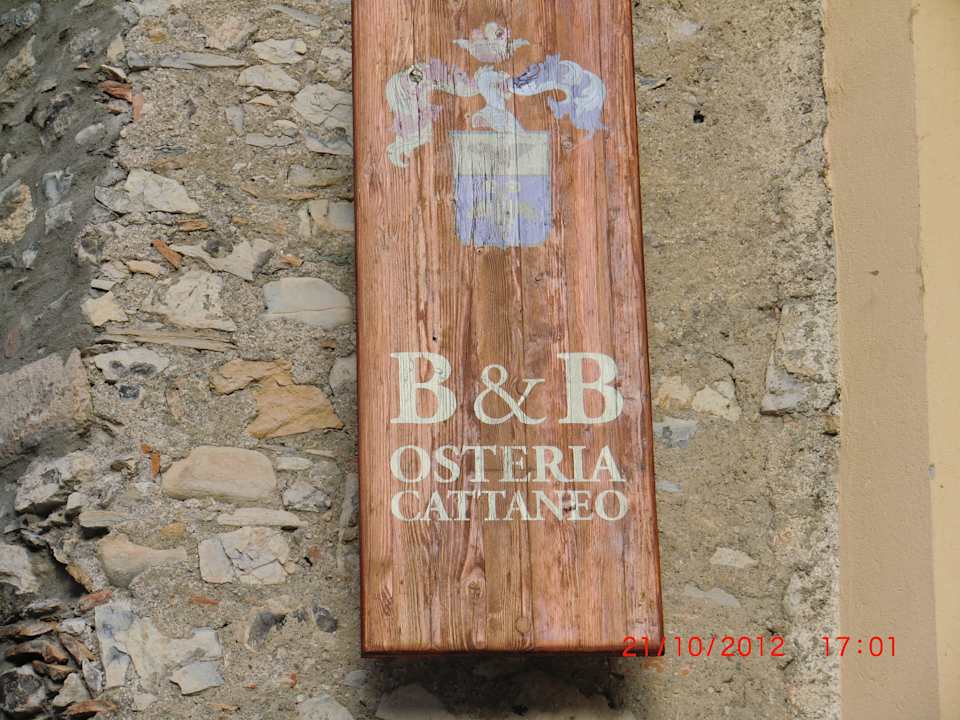Kleines Hinweisschild von außen B&B Osteria Cattaneo