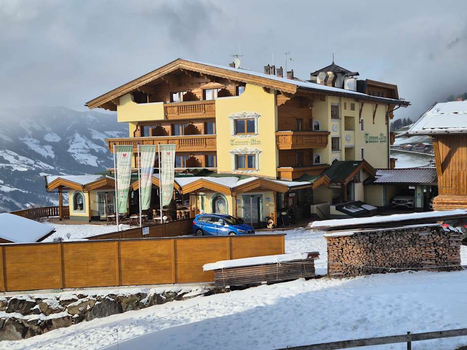Außenansicht Alpengasthof Tannenalm