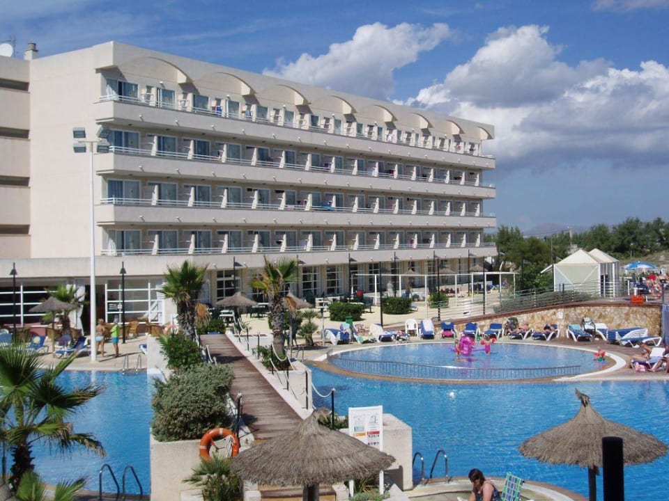 Blick auf einen Hotelkomplex Eix Platja Daurada Hotel & SPA