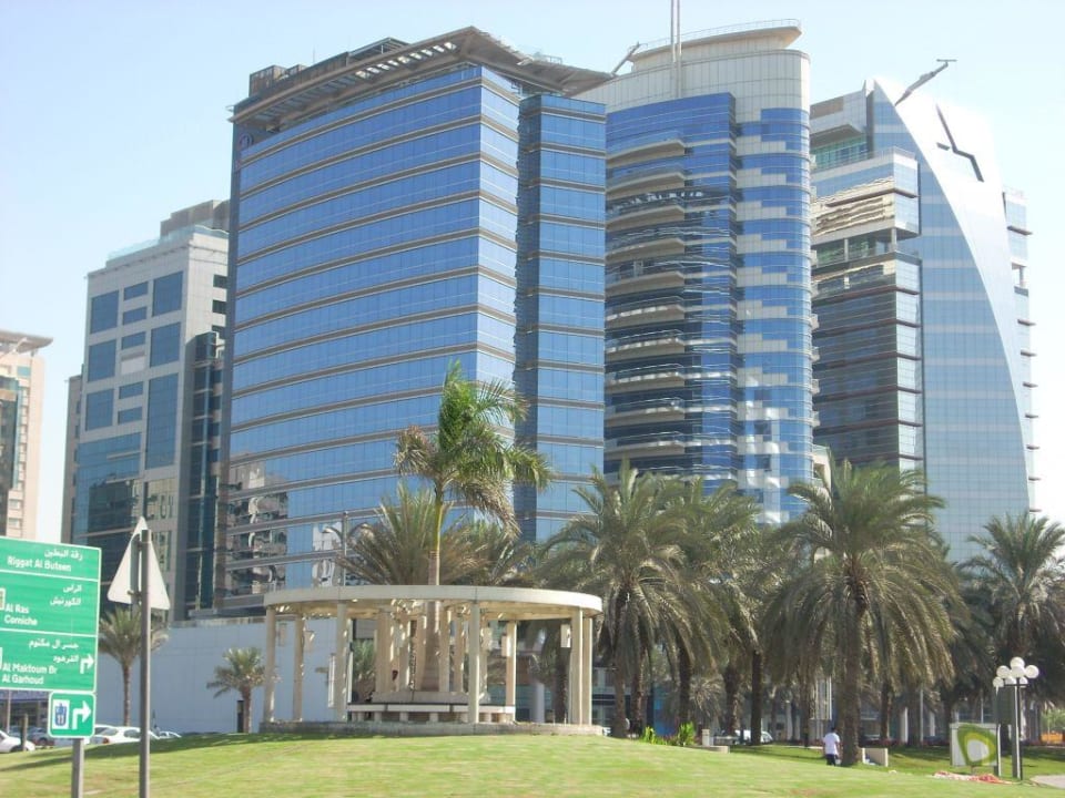 Aussenansicht Hilton Dubai Creek Golden Sands Hotel Creek