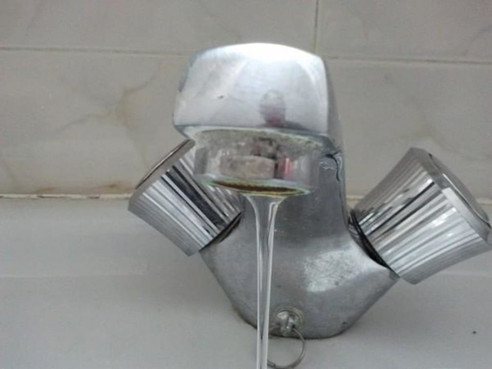 Wie soll man Wasser sparen wenn der Hahn tropft? Hotel Cala D'Or Park