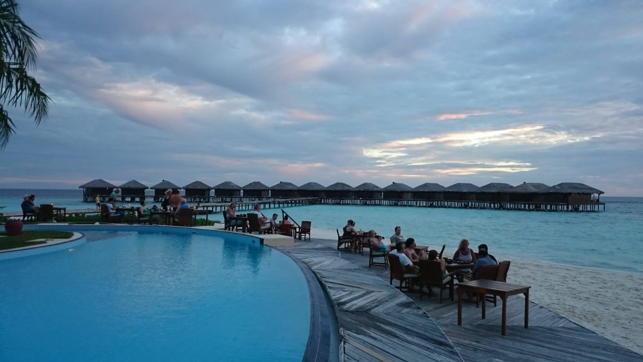 Sunsetbar & Pool - Abendstimmung Filitheyo Island Resort