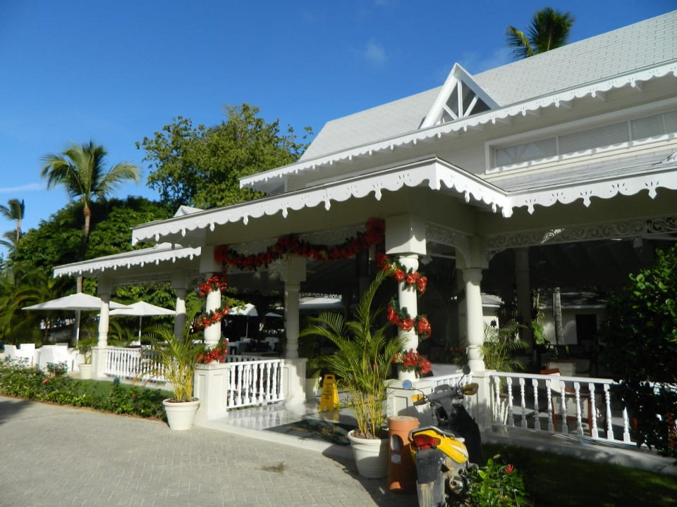 Seiteneingang zur Lobbybar Bahia Principe Grand El Portillo