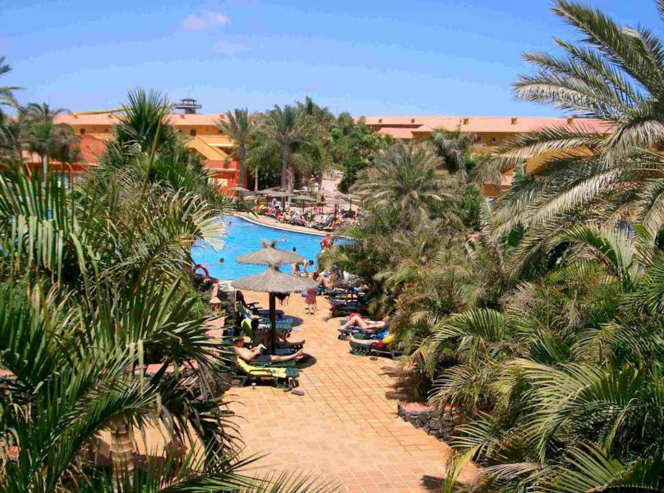 Pool-Anlage Hotel Oasis Village