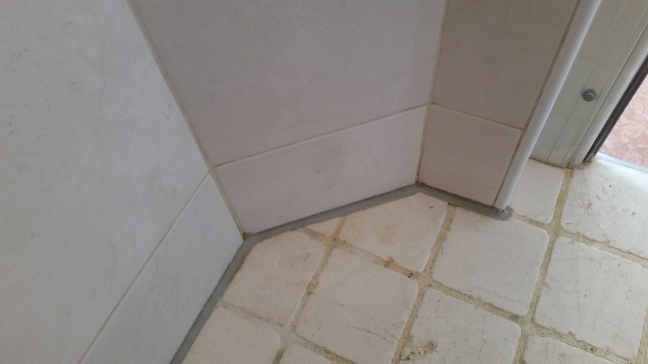 Schmutzige Badfliesen Hotel Gasthof Bürglstein