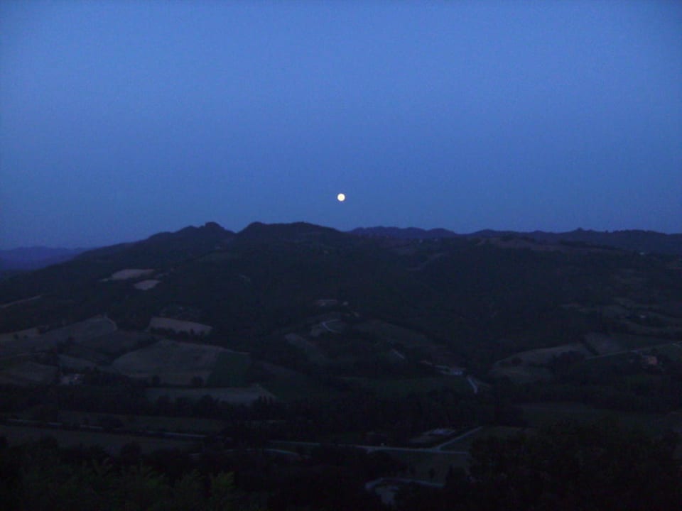 Blick frühmorgens vom Balkon Hotel Fortebraccio