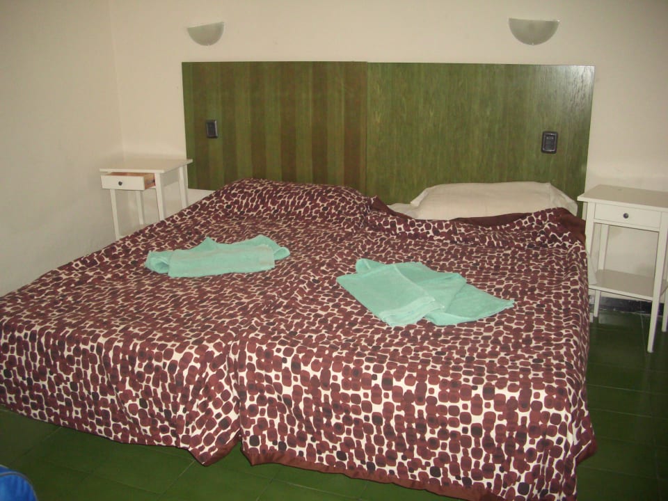 Zwei Einzelbetten können zusammengeschoben werden Sunny Village