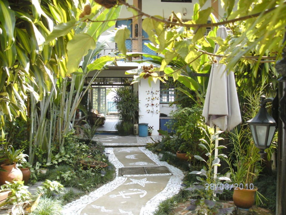 Tropischer Garten im Innenhof der Pousada Pousada Mara e Claude