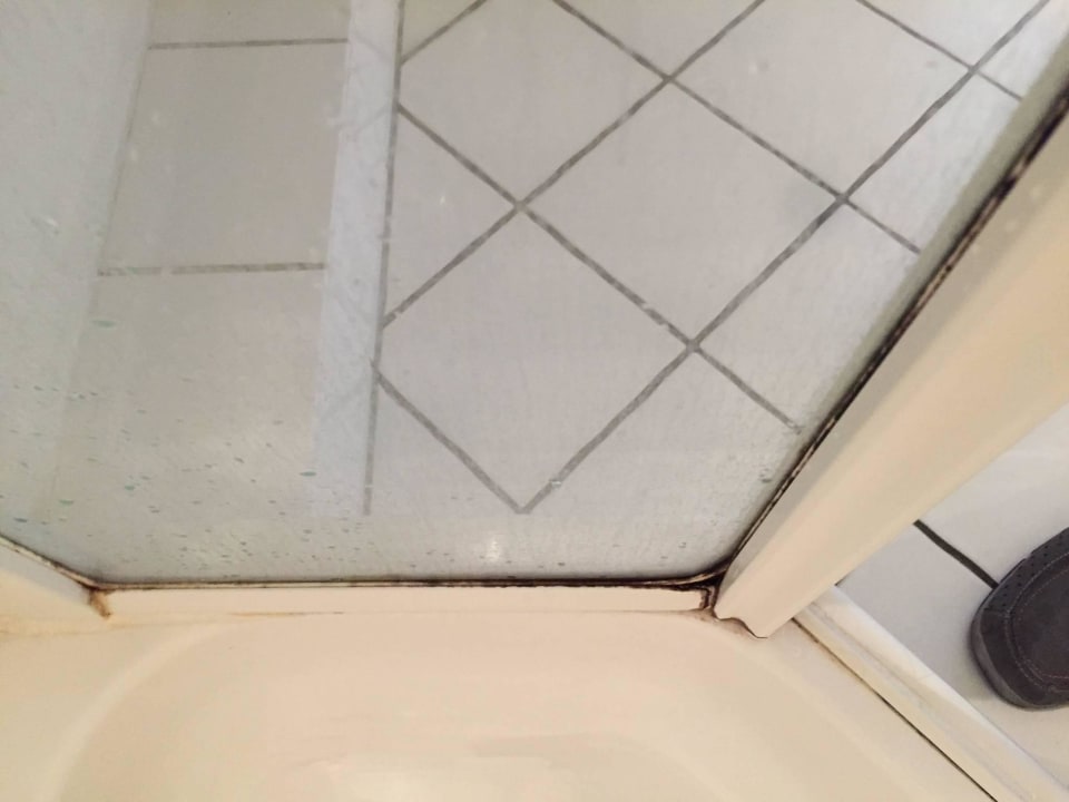 Verschimmelte Dusche Entrée Groß Borstel Garni Hotel