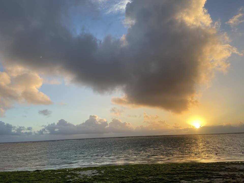 Ausblick Crystals Beach Resort Belle Mare, a member of Radisson Individuals